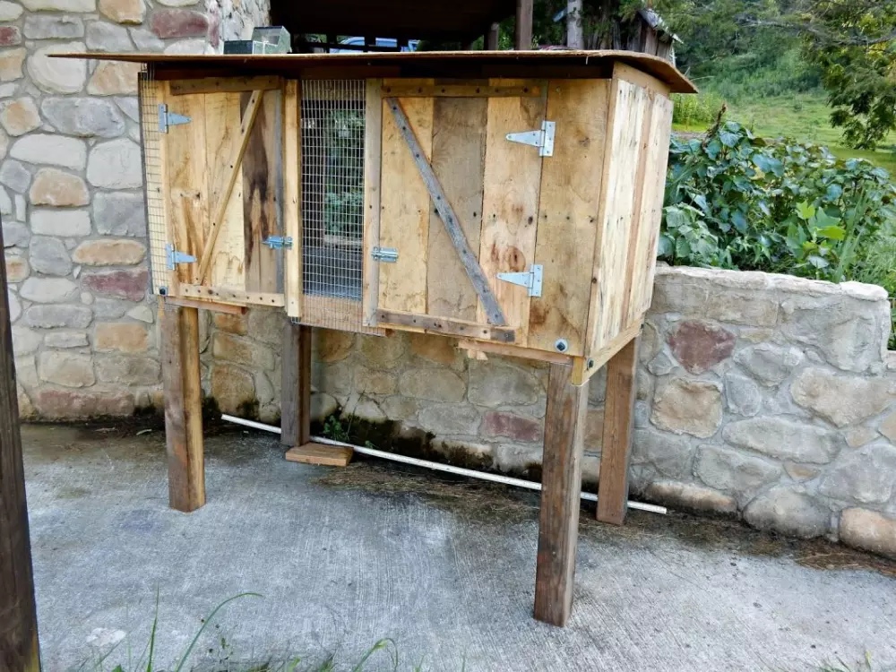 rabbit hutch from pallets